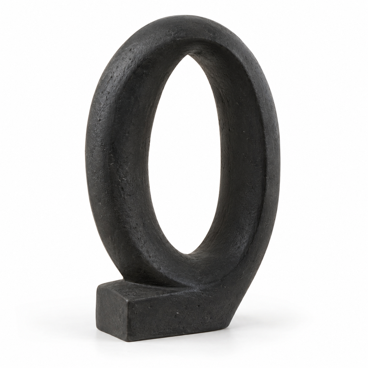 Ovale ringsculptuur met asymmetrische voet